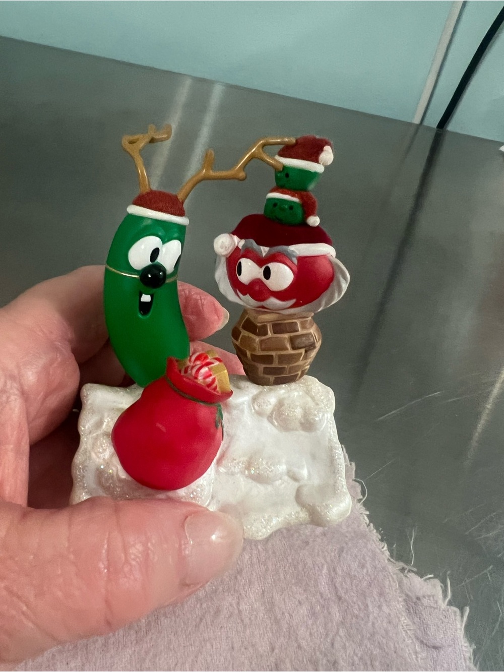 2002 Hallmark Veggie Tails Tree Ornament Festive Green & Red